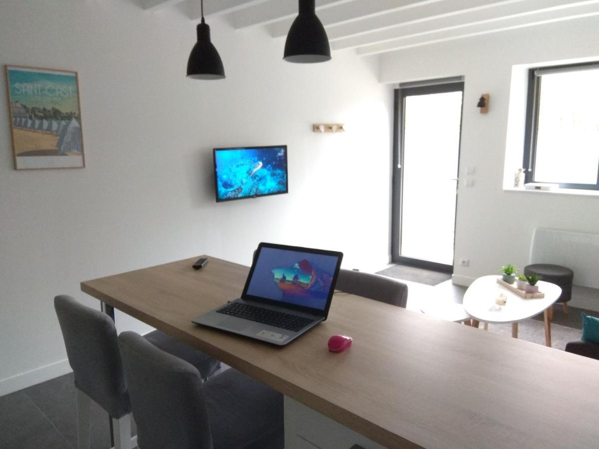 Maison Cosy entre CAP FREHEL et SAINT MALO 1km PLAGE 5min GR34 Wifi Jardin Vélos CASA OHANA Esterno foto